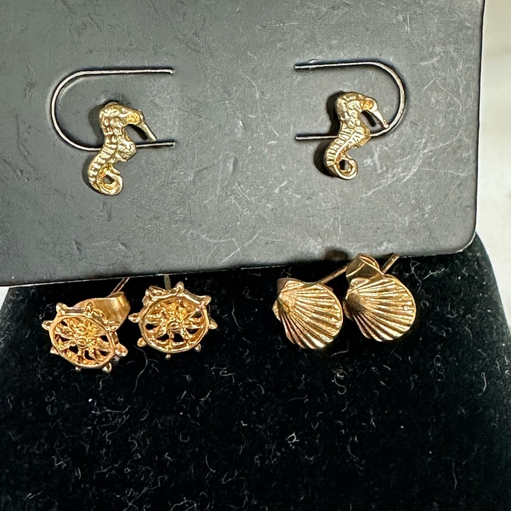 Beach nautical petite stud type earrings